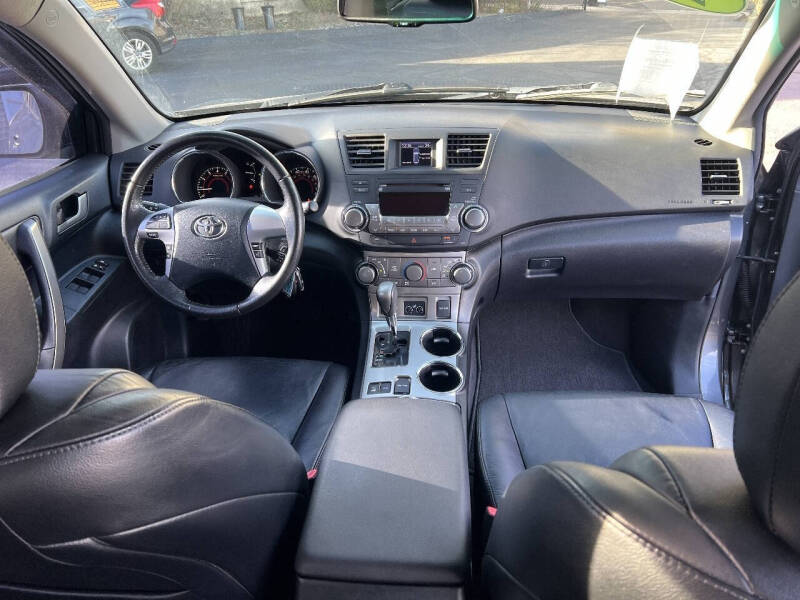 2012 Toyota Highlander SE