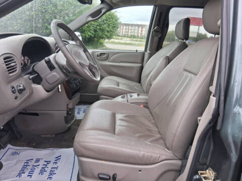 2003 Chrysler Town and Country LXi