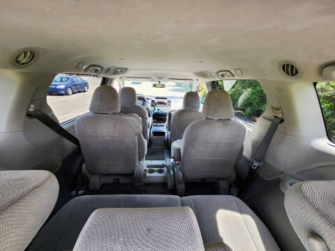 2014 Toyota Sienna LE 8-Passenger