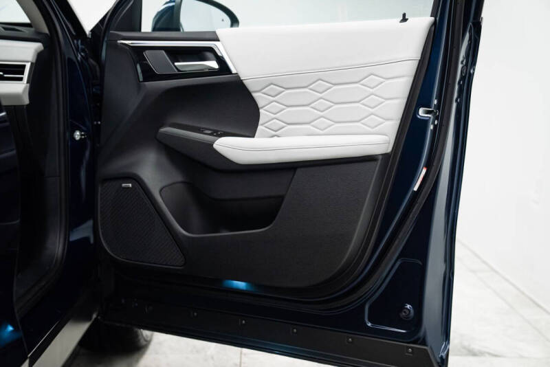 2025 Mitsubishi Outlander PHEV SEL