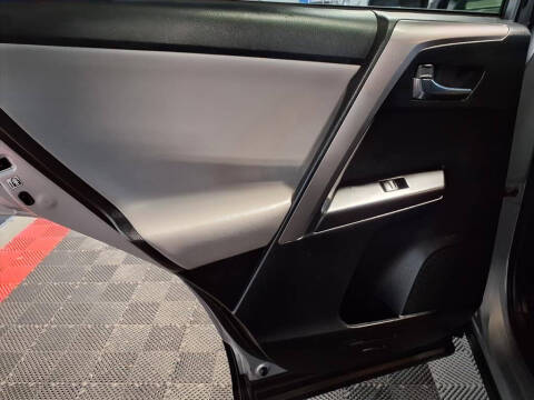 2017 Toyota RAV4 Hybrid XLE