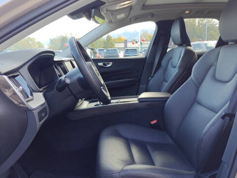 2025 Volvo XC60 B5 Plus Dark Theme