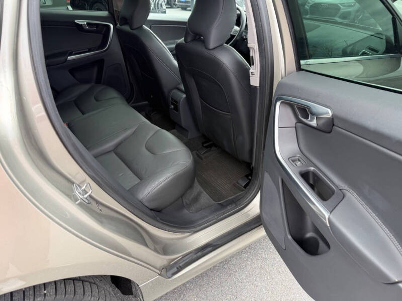 2015 Volvo XC60 T5 Drive-E Platinum