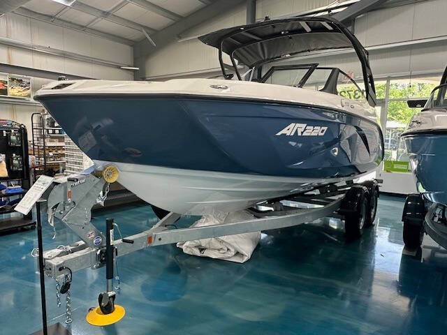2025 Yamaha AR220