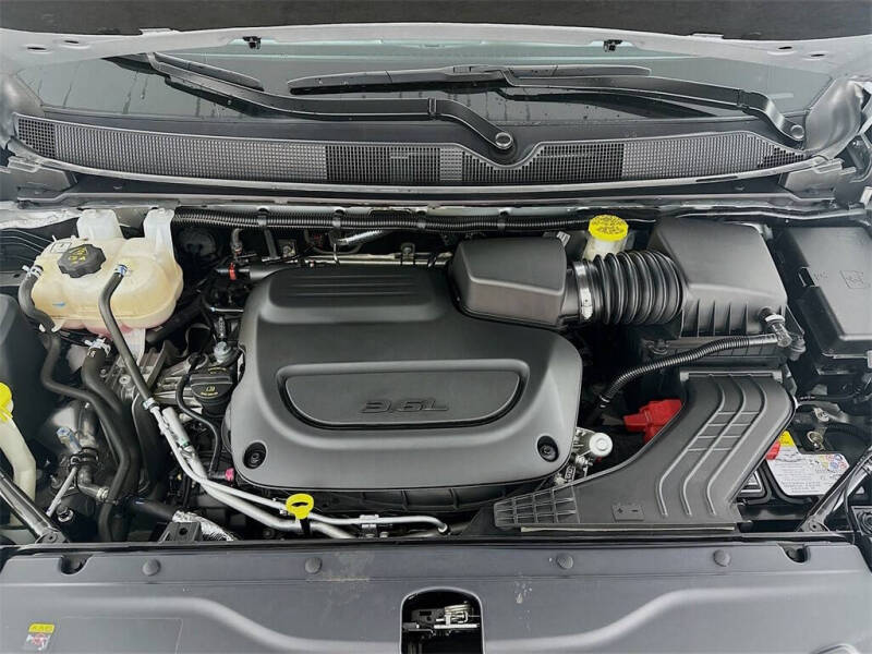 2024 Chrysler Voyager LX