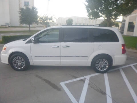 2013 Chrysler Town and Country Touring-L