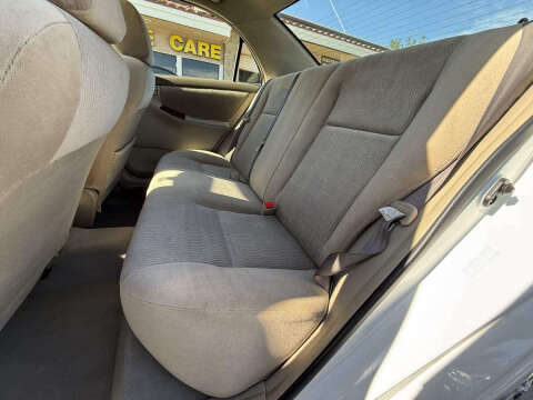 2005 Toyota Corolla LE