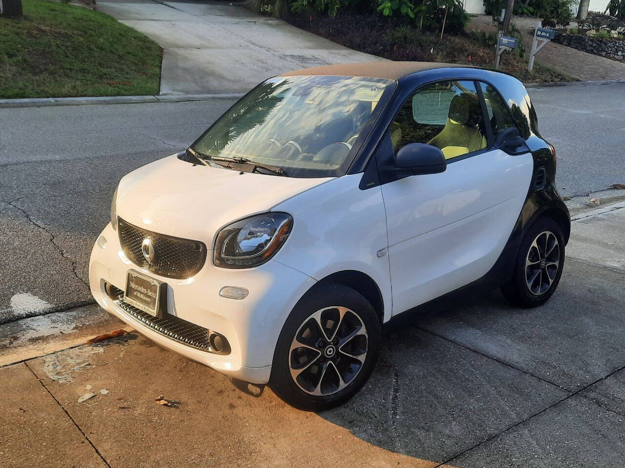 White 2017 Smart fortwo passion passion 2dr Hatchback 2