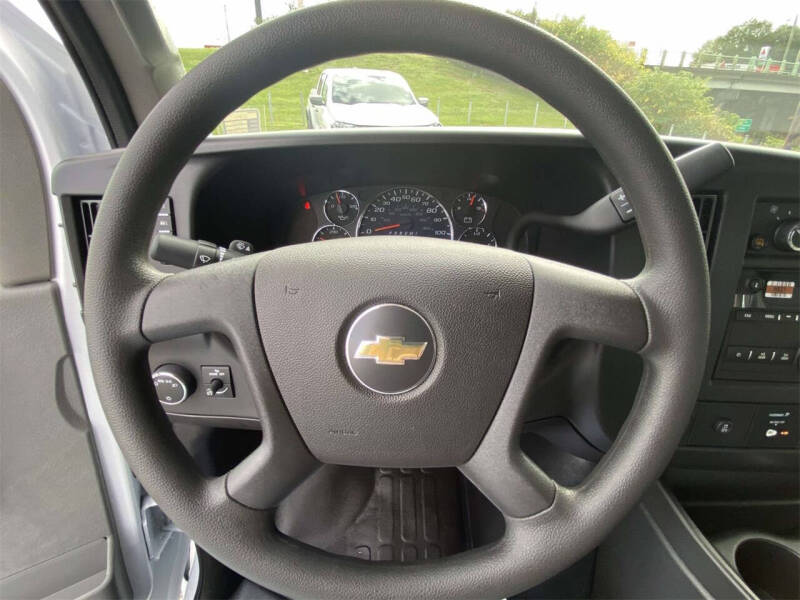 2025 Chevrolet Express 3500