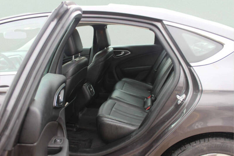 2017 Chrysler 200 Limited