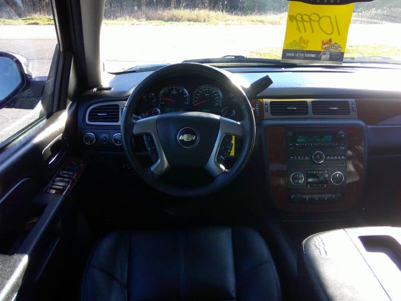 2013 Chevrolet Avalanche LT photo 15