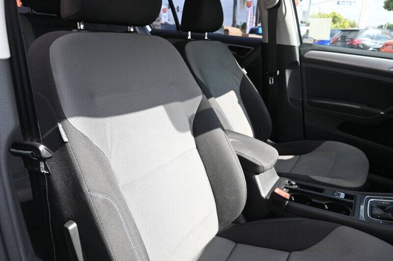 2016 Volkswagen e-Golf SE