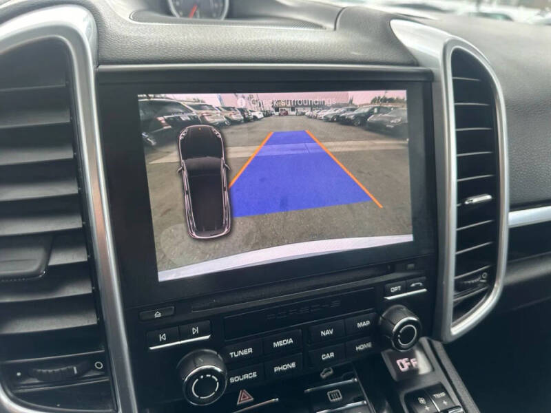 2017 Porsche Cayenne Platinum Edition