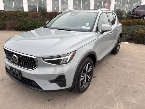 2025 Volvo XC40 B5 Core Bright Theme