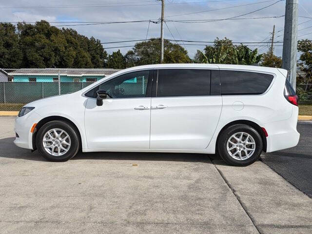 2025 Chrysler Voyager LX