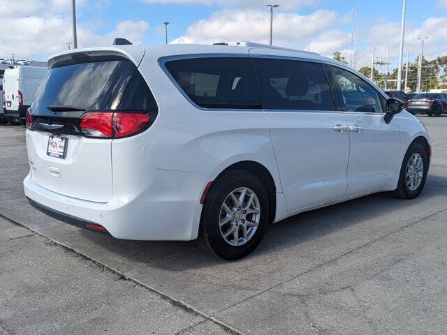 2025 Chrysler Voyager LX