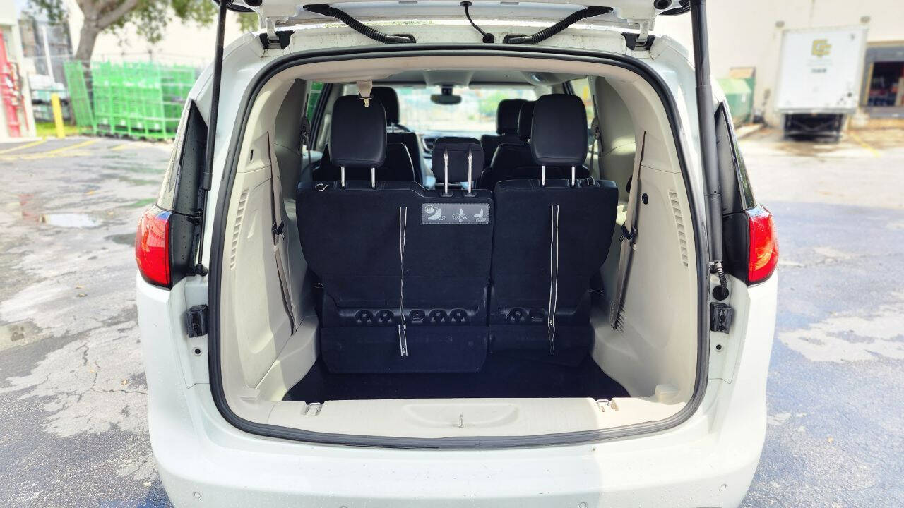 2019 Chrysler Pacifica Minivan - $16,900