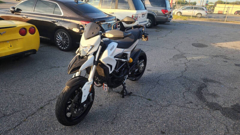 2013 Ducati HYPERMOTARD 821