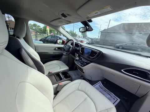 2017 Chrysler Pacifica Touring-L