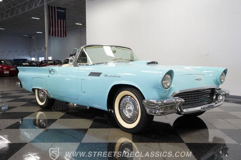1957 Ford Thunderbird