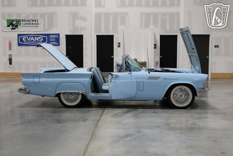1957 Ford Thunderbird
