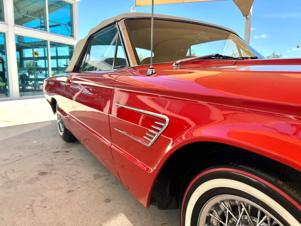 1965 Ford Thunderbird 16