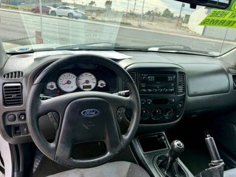 2005 Ford Escape XLS