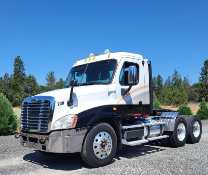 2009 Freightliner Cascadia for sale at CPMTRUCKSALES.COM in Central Point OR