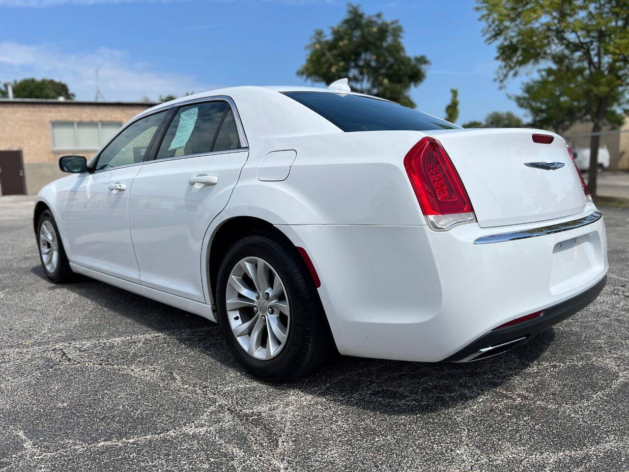 2015 Chrysler 300 for sale at Ideal Cars LLC in Skokie, IL