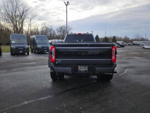 2025 Ford F-450 Super Duty Platinum