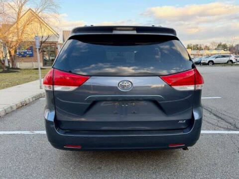 2014 Toyota Sienna XLE 8-Passenger