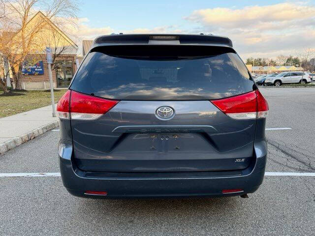 2014 Toyota Sienna XLE 8-Passenger