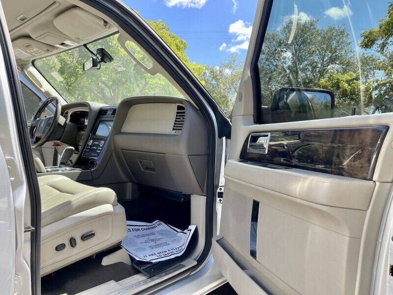 2017 LINCOLN Navigator SUV / Crossover - $25,995