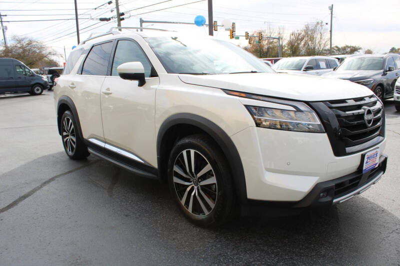 2023 Nissan Pathfinder Platinum