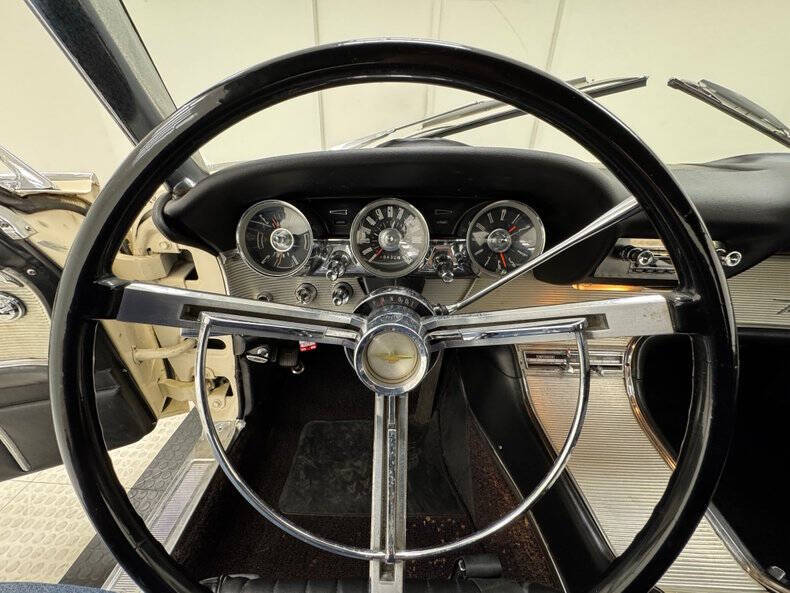 1961 Ford Thunderbird