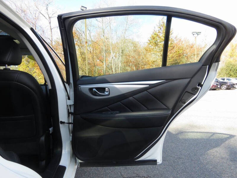 2022 Infiniti Q50 Luxe