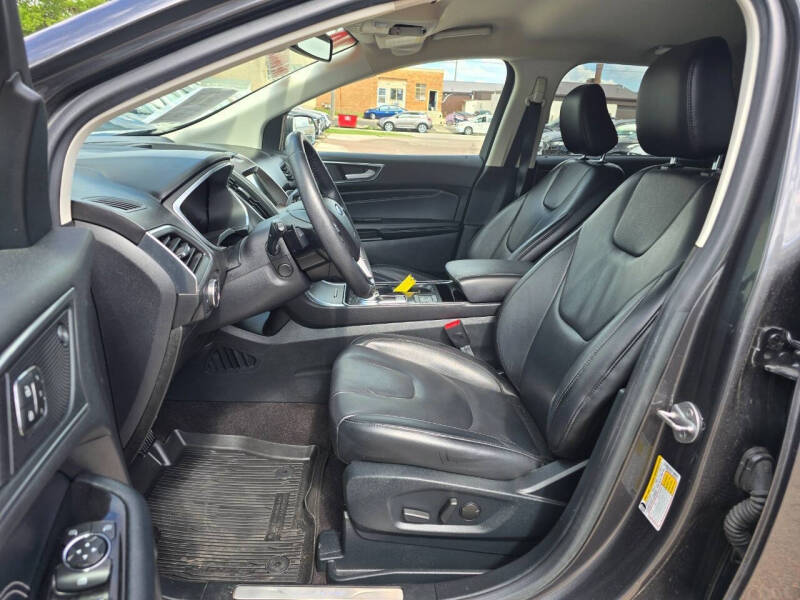 2020 Ford Edge Titanium