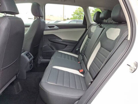 2025 Volkswagen Taos SEL 4Motion