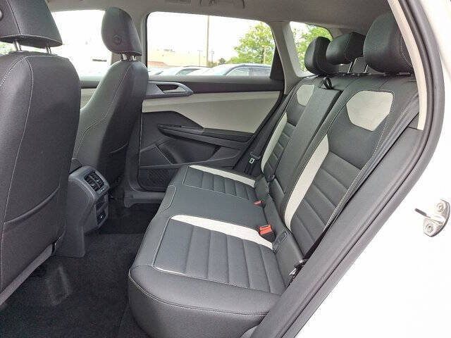 2025 Volkswagen Taos SEL 4Motion