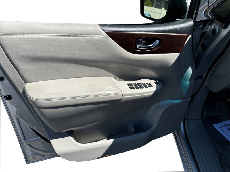 2017 Nissan Quest SV