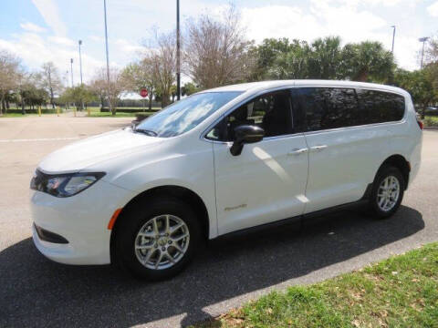 2025 Chrysler Voyager LX