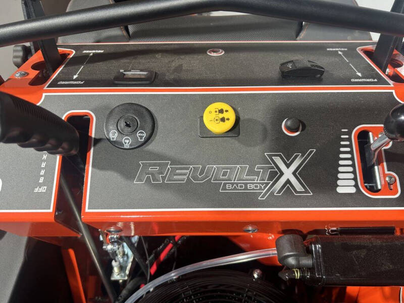 2025 Bad Boy REVOLT X 61" VANGUARD