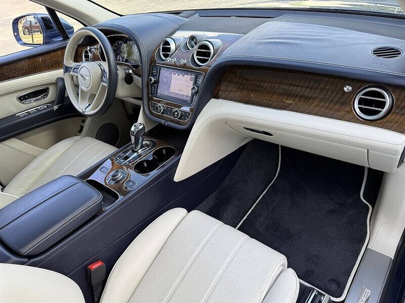 2018 Bentley Bentayga 17