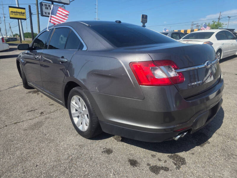 2011 Ford Taurus SE