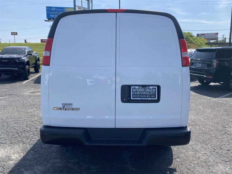 2025 Chevrolet Express 2500