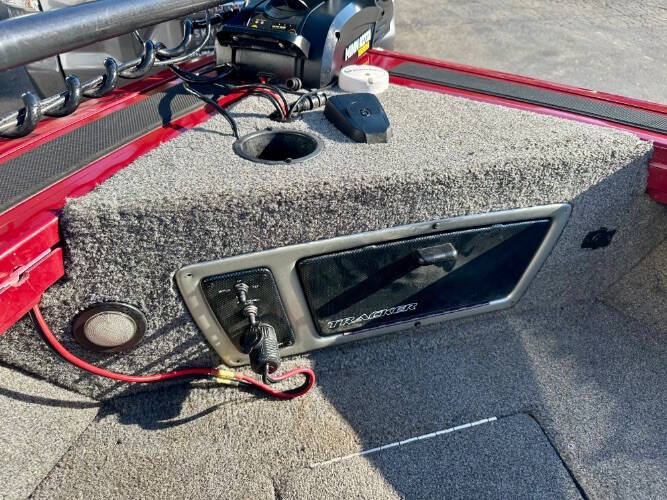 2018 Tracker Targa V18