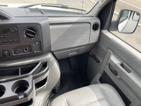 2013 Ford E-Series E-350 SD XL