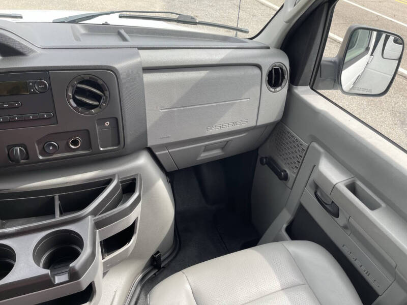 2013 Ford E-Series E-350 SD XL