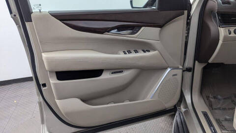 2016 Cadillac Escalade Luxury Collection