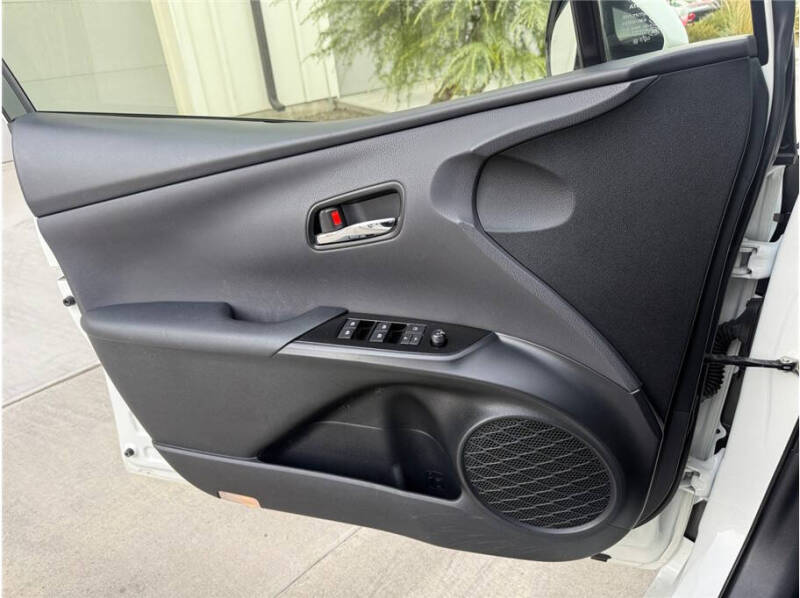 2017 Toyota Prius Three Touring